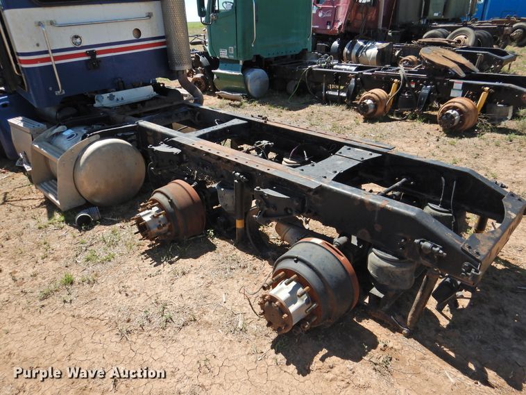 image for item DI0226 2010 Peterbilt 384  semi truck