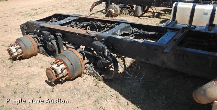 image for item DI0226 2010 Peterbilt 384  semi truck