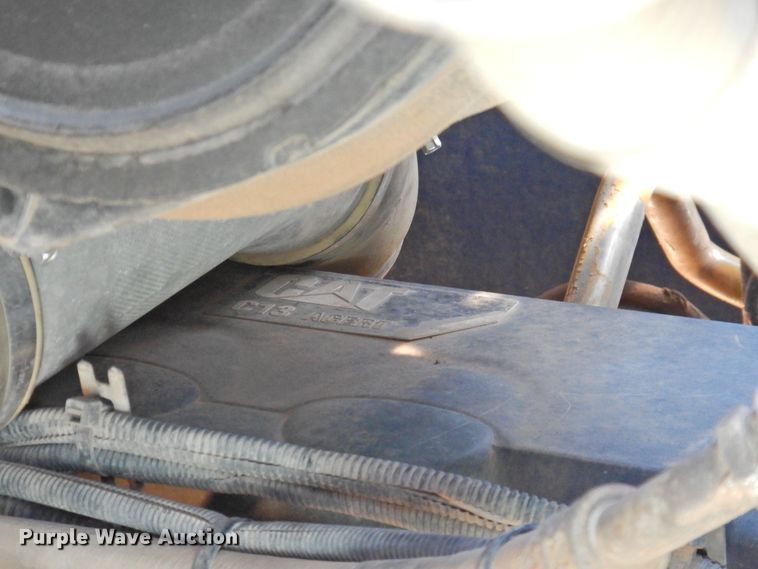 image for item DI0226 2010 Peterbilt 384  semi truck