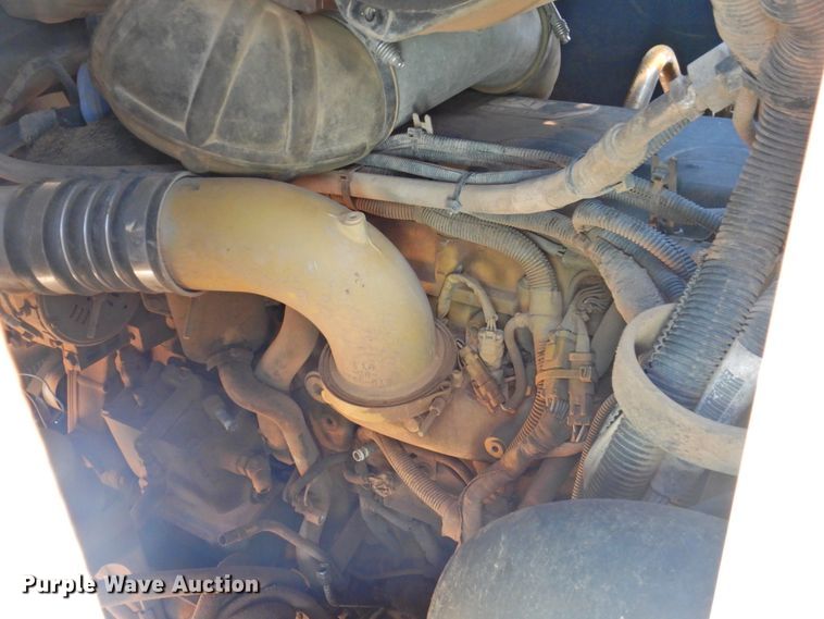 image for item DI0226 2010 Peterbilt 384  semi truck