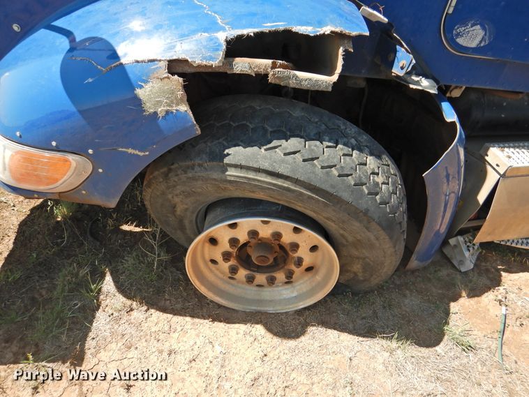 image for item DI0226 2010 Peterbilt 384  semi truck