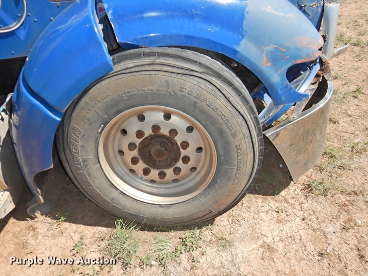 image for item DI0226 2010 Peterbilt 384  semi truck