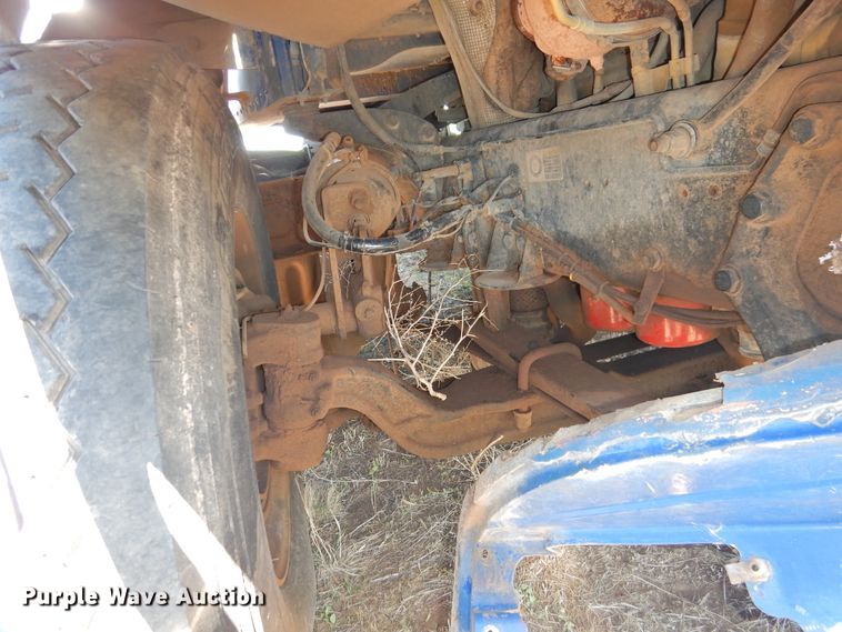 image for item DI0226 2010 Peterbilt 384  semi truck