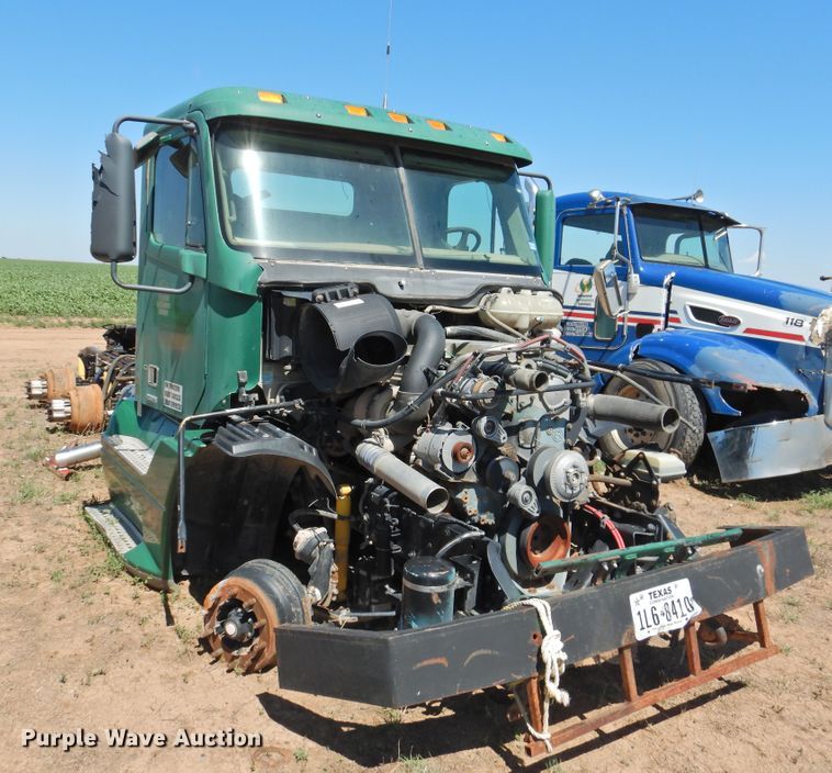 image for item DI0227 2007 Freightliner ST120  semi truck