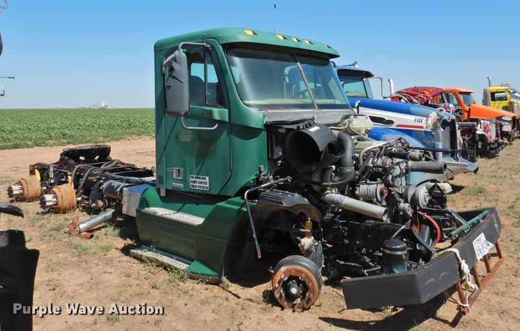 image for item DI0227 2007 Freightliner ST120  semi truck