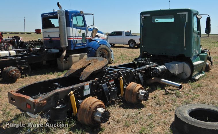 image for item DI0227 2007 Freightliner ST120  semi truck