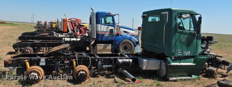 image for item DI0227 2007 Freightliner ST120  semi truck