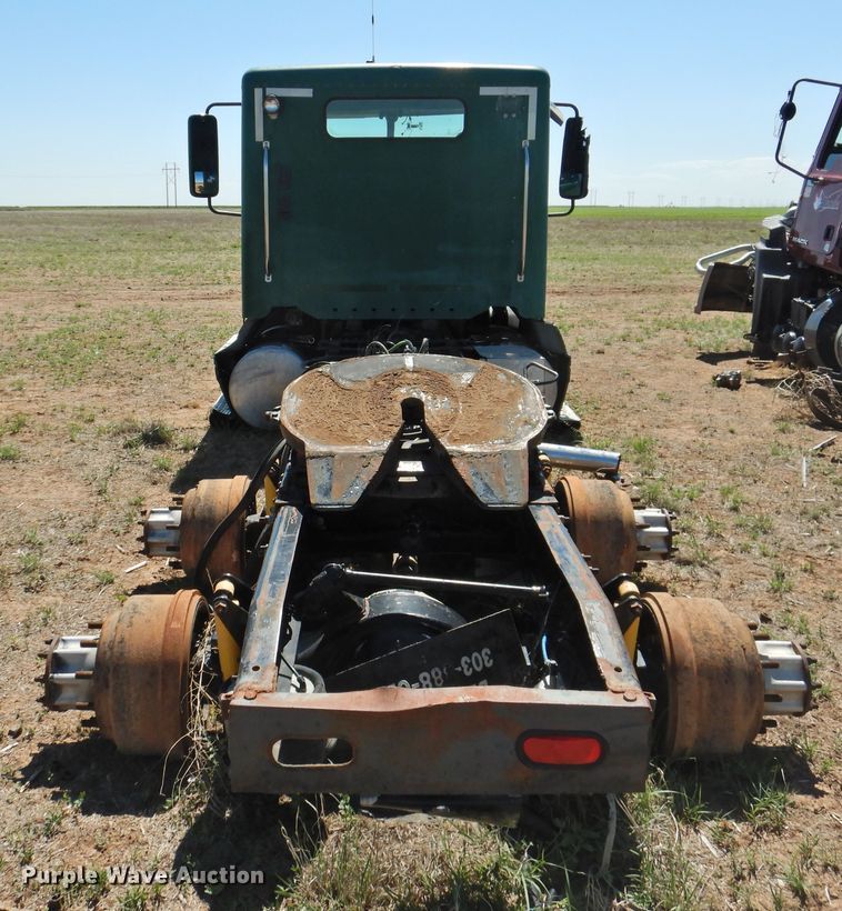 image for item DI0227 2007 Freightliner ST120  semi truck