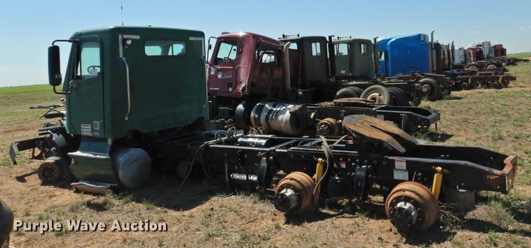 image for item DI0227 2007 Freightliner ST120  semi truck