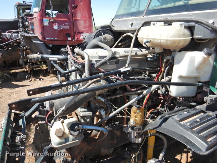 image for item DI0227 2007 Freightliner ST120  semi truck