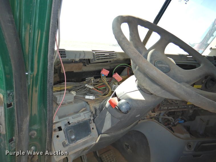 image for item DI0227 2007 Freightliner ST120  semi truck