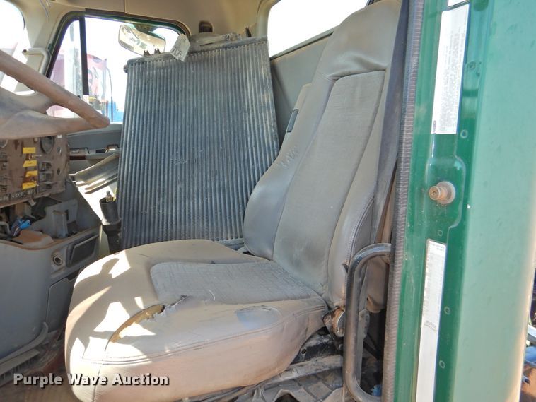 image for item DI0227 2007 Freightliner ST120  semi truck