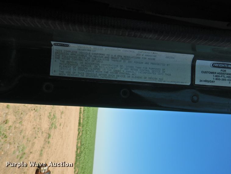 image for item DI0227 2007 Freightliner ST120  semi truck