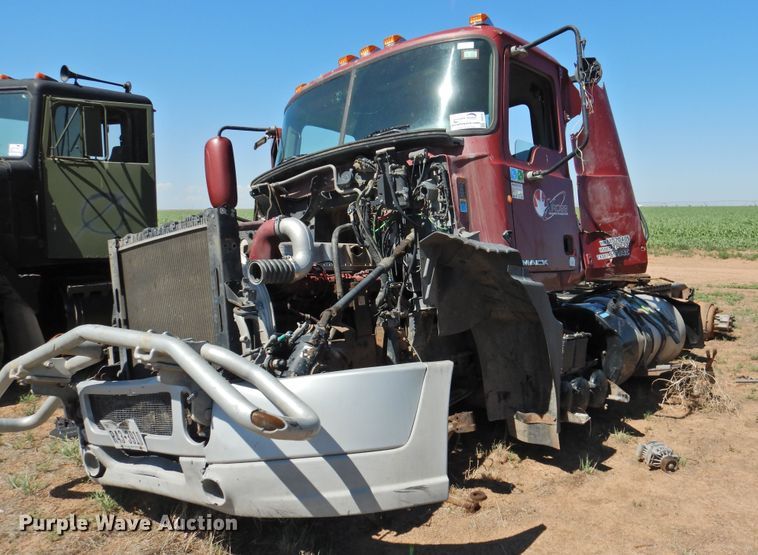 image for item DI0228 2012 Mack CXU613  semi truck