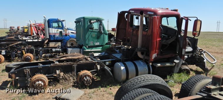 image for item DI0228 2012 Mack CXU613  semi truck