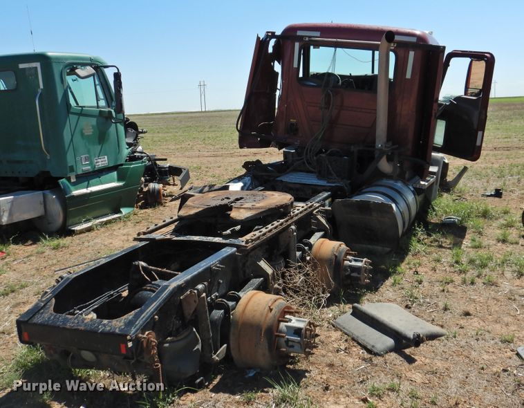 image for item DI0228 2012 Mack CXU613  semi truck