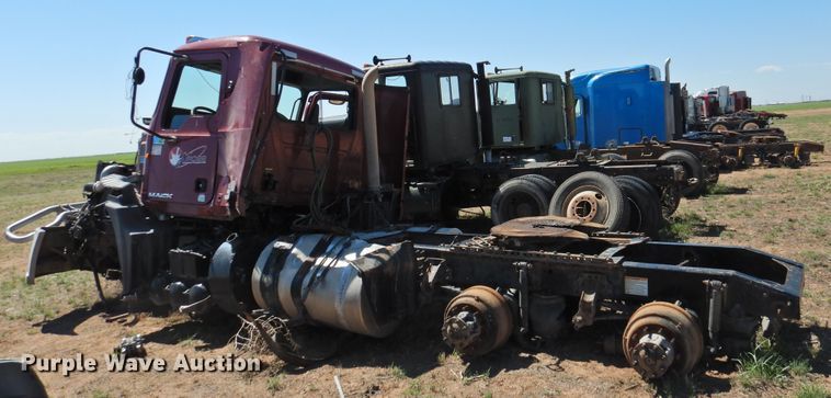 image for item DI0228 2012 Mack CXU613  semi truck