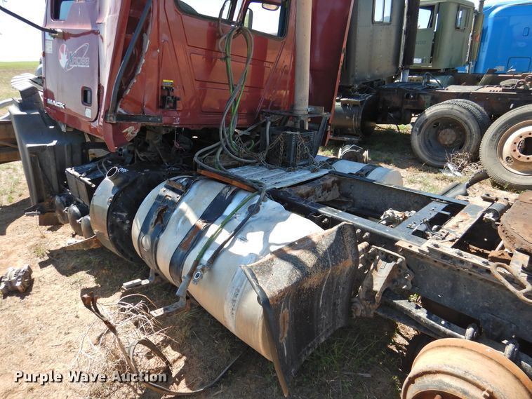 image for item DI0228 2012 Mack CXU613  semi truck