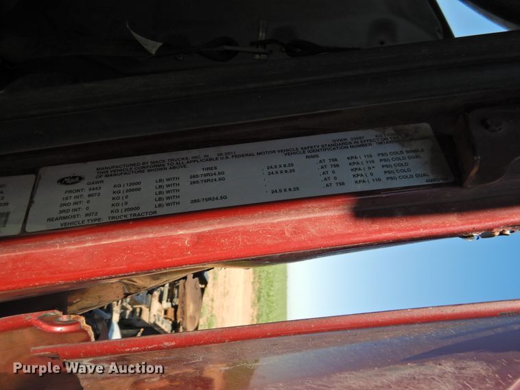 image for item DI0228 2012 Mack CXU613  semi truck