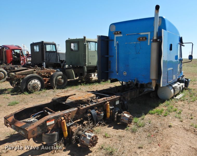 image for item DI0231 2005 Freightliner Columbia 120  semi truck