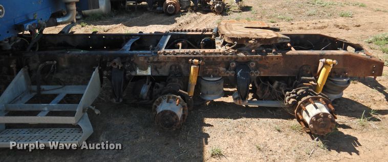 image for item DI0231 2005 Freightliner Columbia 120  semi truck