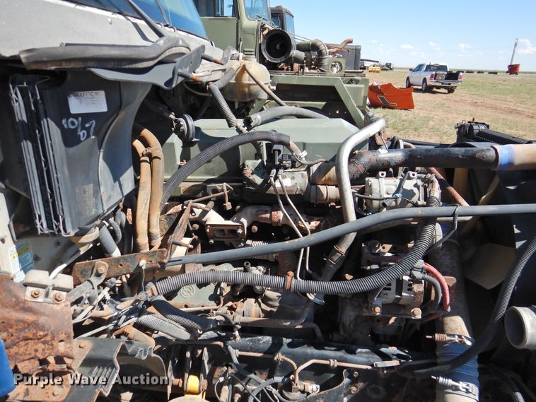 image for item DI0231 2005 Freightliner Columbia 120  semi truck