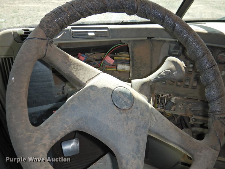 image for item DI0231 2005 Freightliner Columbia 120  semi truck