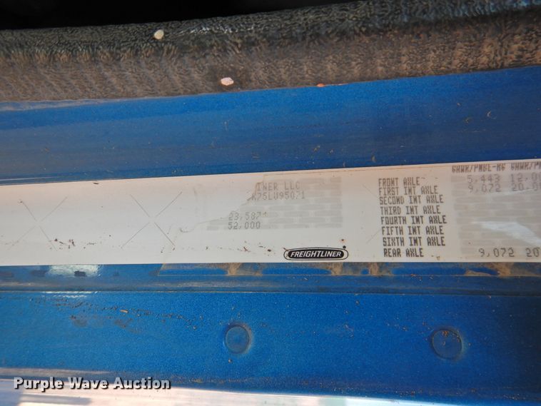 image for item DI0231 2005 Freightliner Columbia 120  semi truck