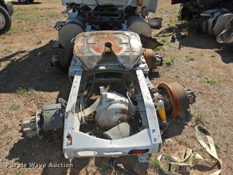 image for item DI0234 2004 Volvo VNL semi truck