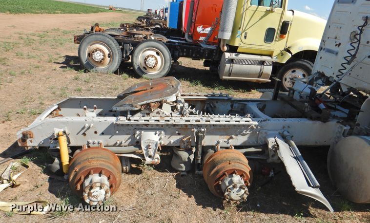 image for item DI0234 2004 Volvo VNL semi truck