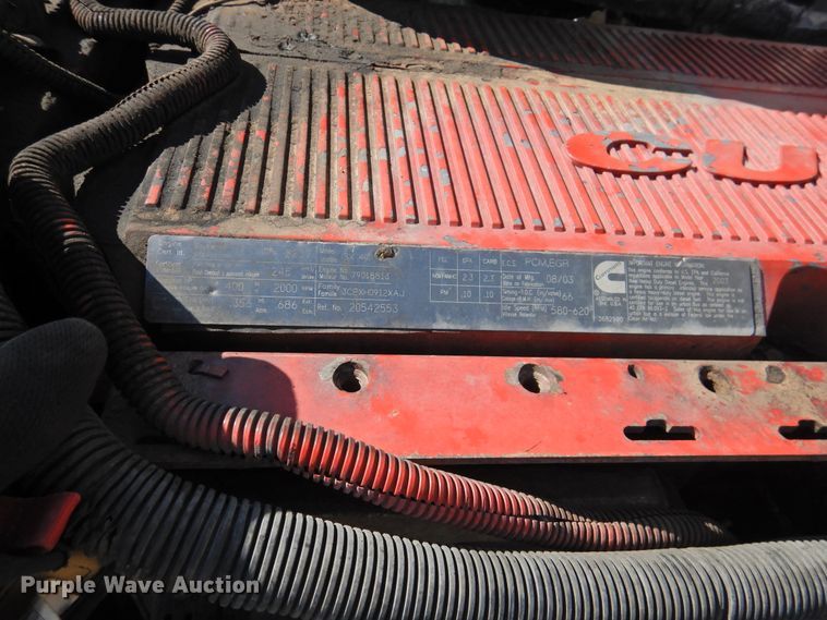 image for item DI0234 2004 Volvo VNL semi truck