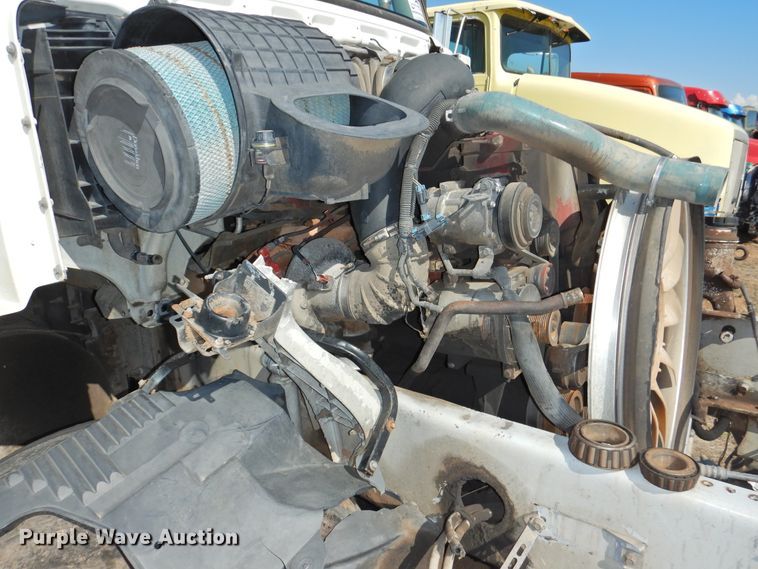 image for item DI0234 2004 Volvo VNL semi truck