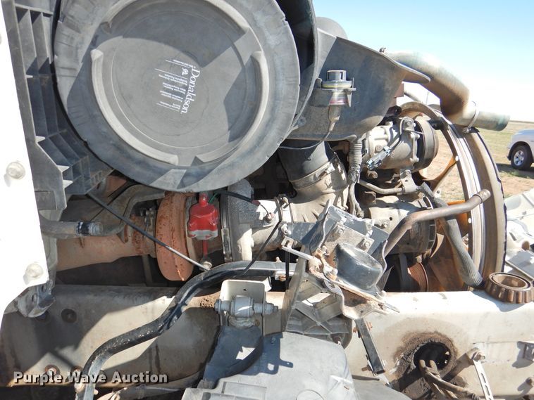 image for item DI0234 2004 Volvo VNL semi truck