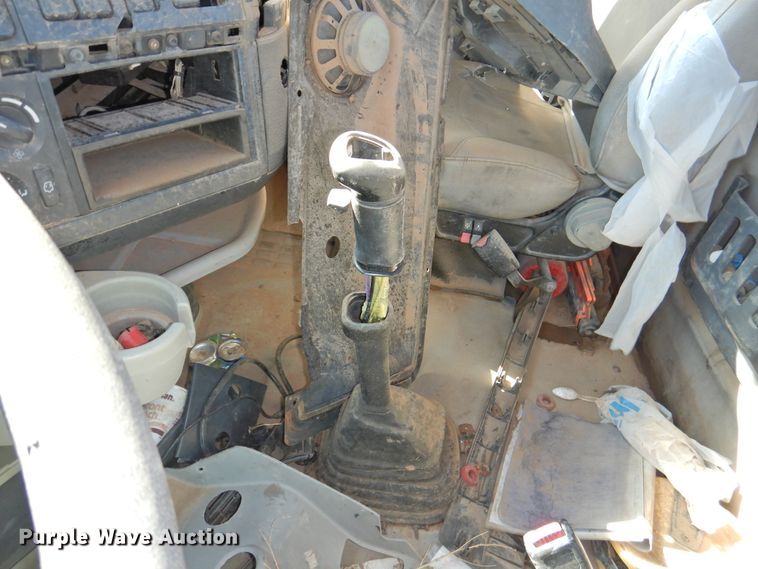 image for item DI0234 2004 Volvo VNL semi truck