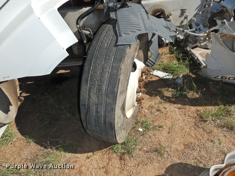 image for item DI0234 2004 Volvo VNL semi truck