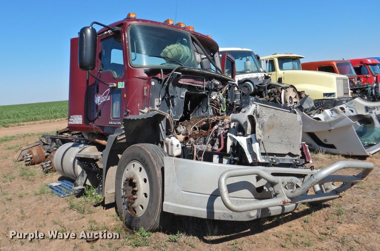 image for item DI0235 2012 Mack CXU613  semi truck