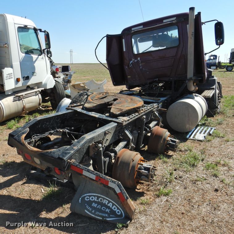 image for item DI0235 2012 Mack CXU613  semi truck