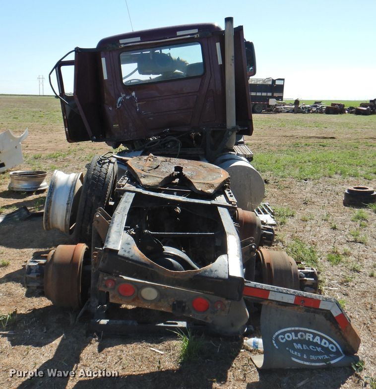 image for item DI0235 2012 Mack CXU613  semi truck