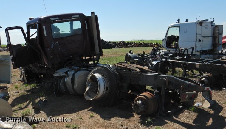 image for item DI0235 2012 Mack CXU613  semi truck