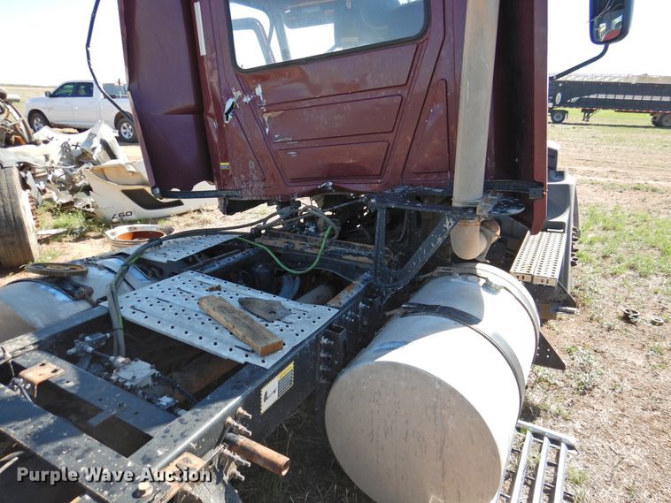 image for item DI0235 2012 Mack CXU613  semi truck