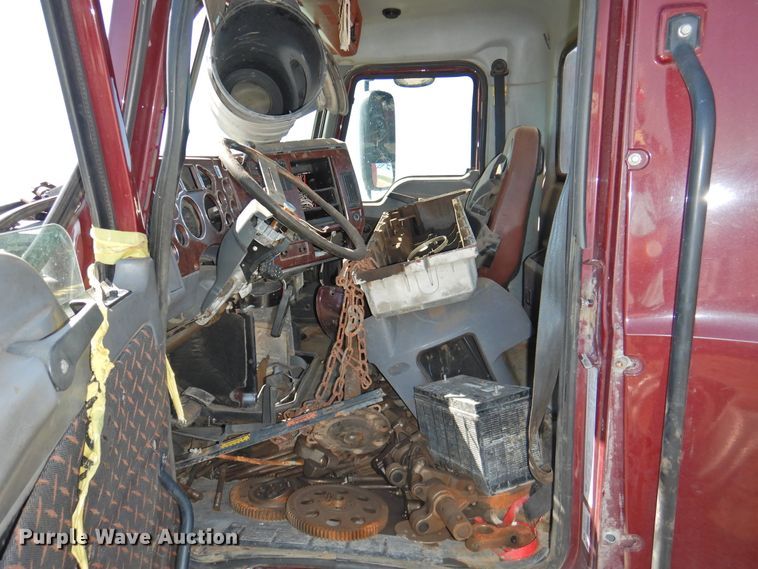 image for item DI0235 2012 Mack CXU613  semi truck