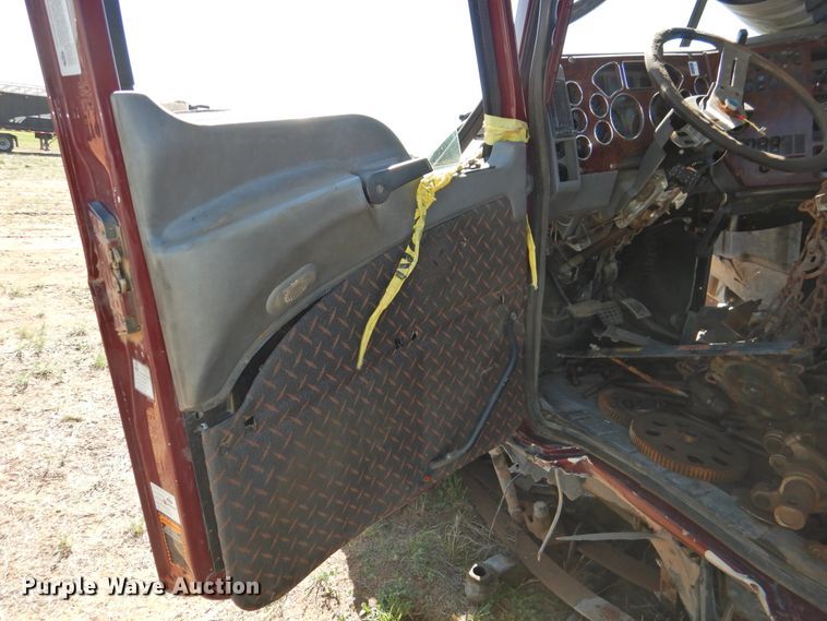 image for item DI0235 2012 Mack CXU613  semi truck