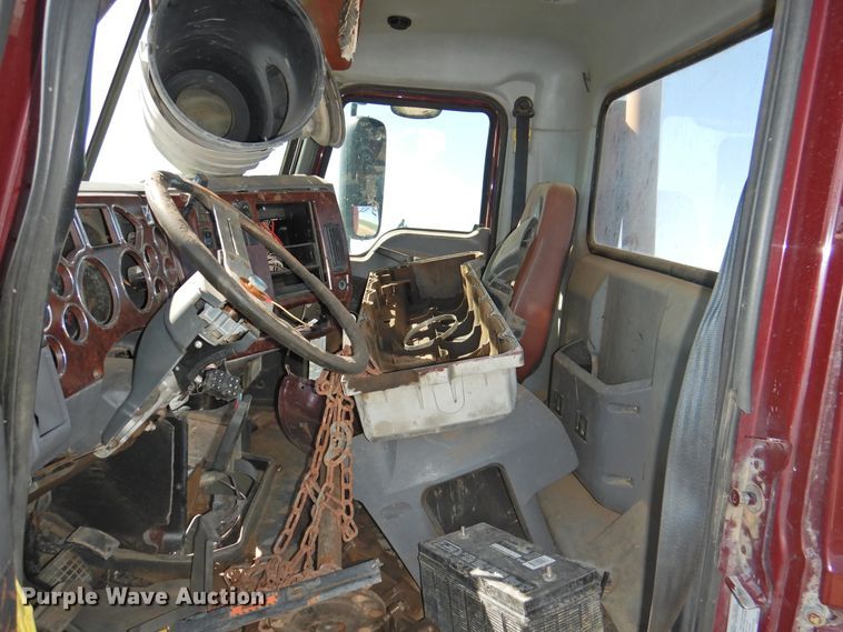 image for item DI0235 2012 Mack CXU613  semi truck