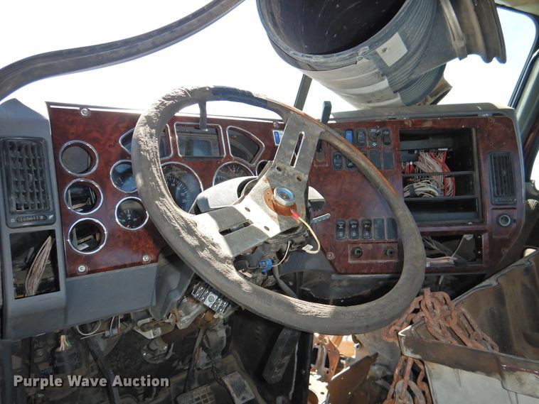 image for item DI0235 2012 Mack CXU613  semi truck