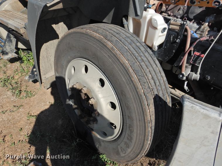 image for item DI0235 2012 Mack CXU613  semi truck