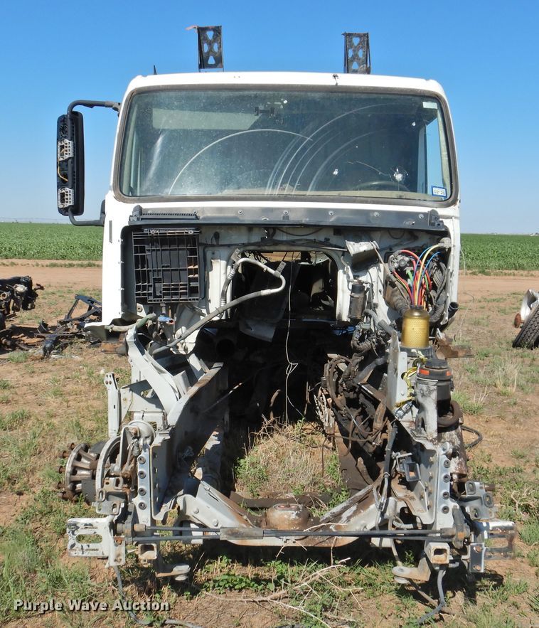 image for item DI0236 2006 Volvo VNL  semi truck