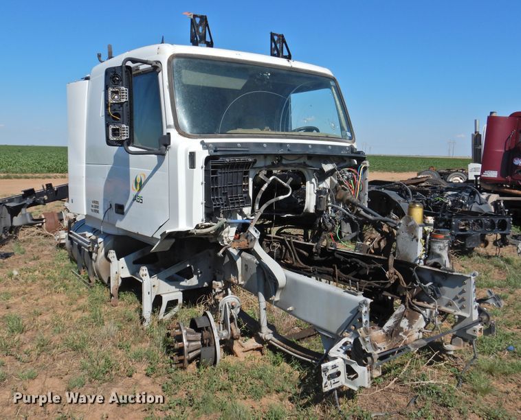 image for item DI0236 2006 Volvo VNL  semi truck