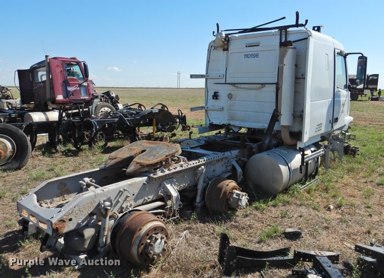 image for item DI0236 2006 Volvo VNL  semi truck