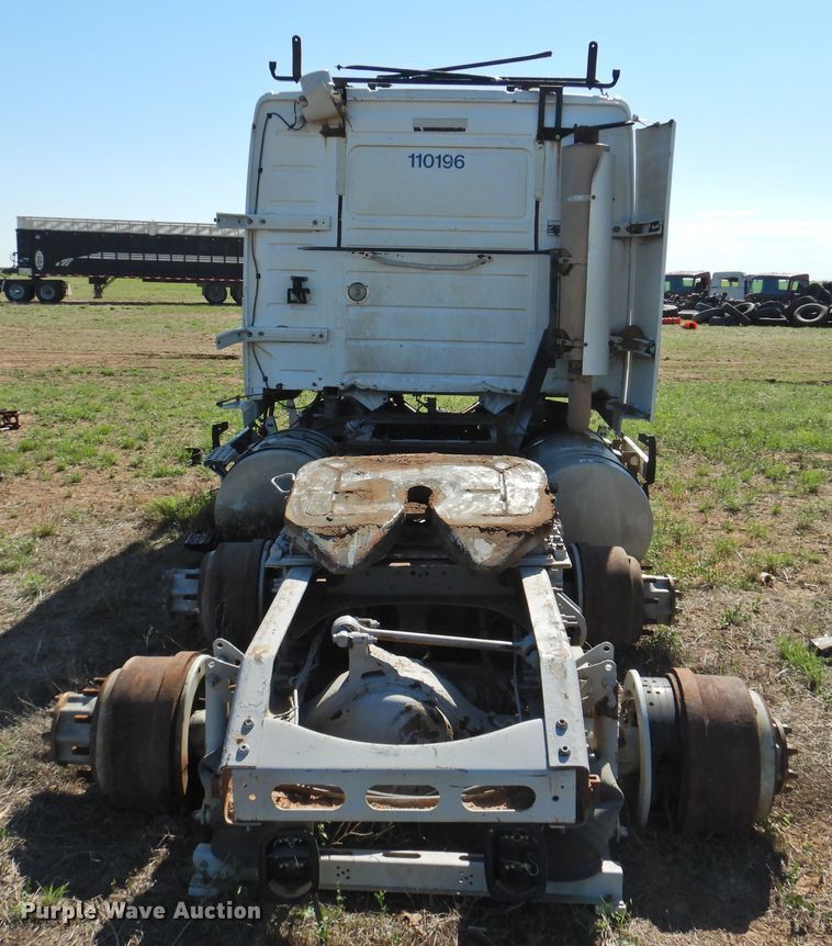 image for item DI0236 2006 Volvo VNL  semi truck