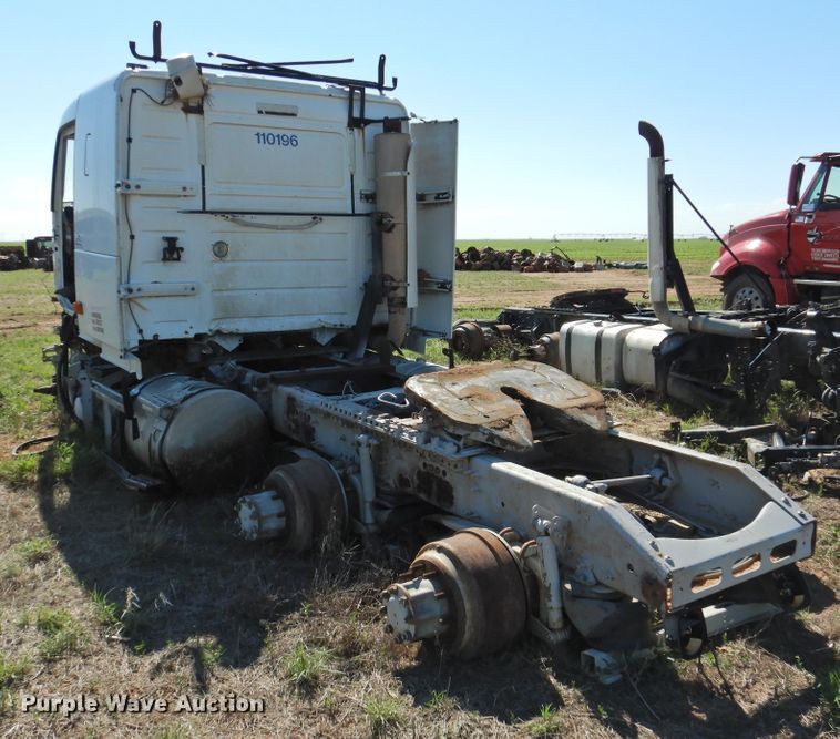 image for item DI0236 2006 Volvo VNL  semi truck